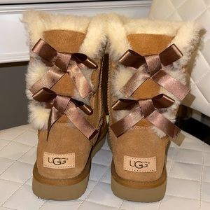 UGGS🤗✨ Women’s Bailey Bow UGGs. SIZE: USA 7
